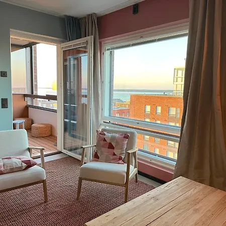 Apartment Of The - Two Bedrooms, Free Parking *