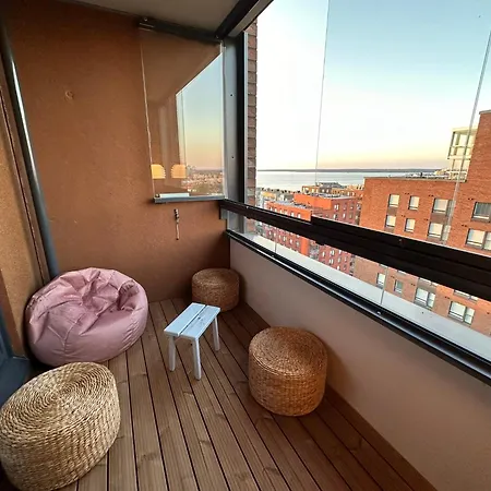 Apartment Of The - Two Bedrooms, Free Parking *